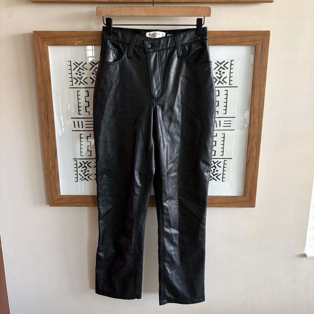 A&F The 90’s Straight‎ Ultra HR Vegan Leather
